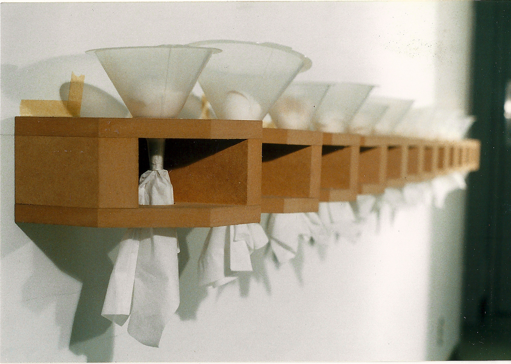 Machine à mouchoirs, 2002
